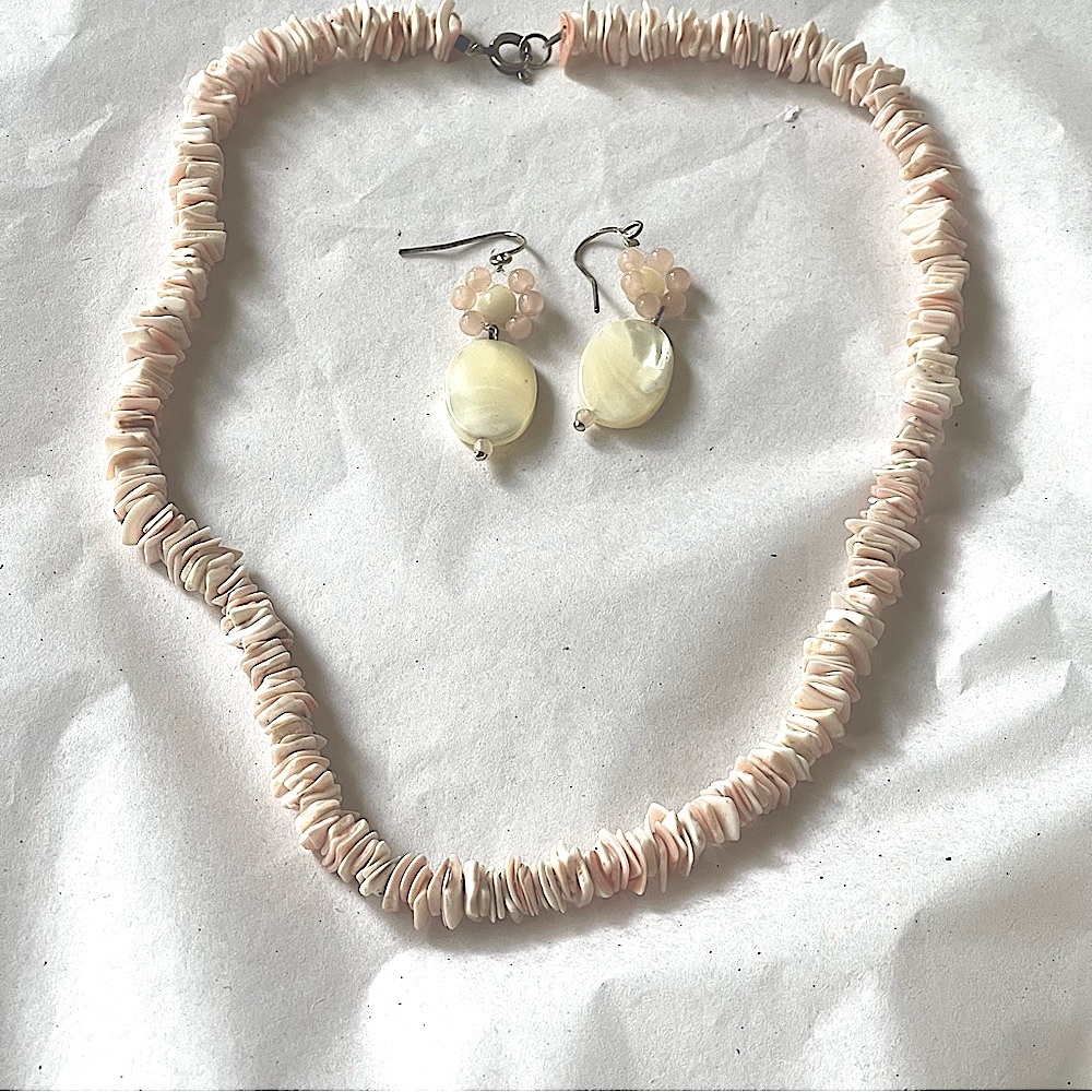 3/$20 SALE 🛒 Elegant Shell Necklace and Earring Set Pink & Cream Handmade